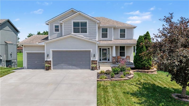 1000 Bellflower Ln, Greenwood, MO 64034