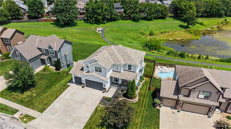 1000 Bellflower Ln, Greenwood, MO 64034