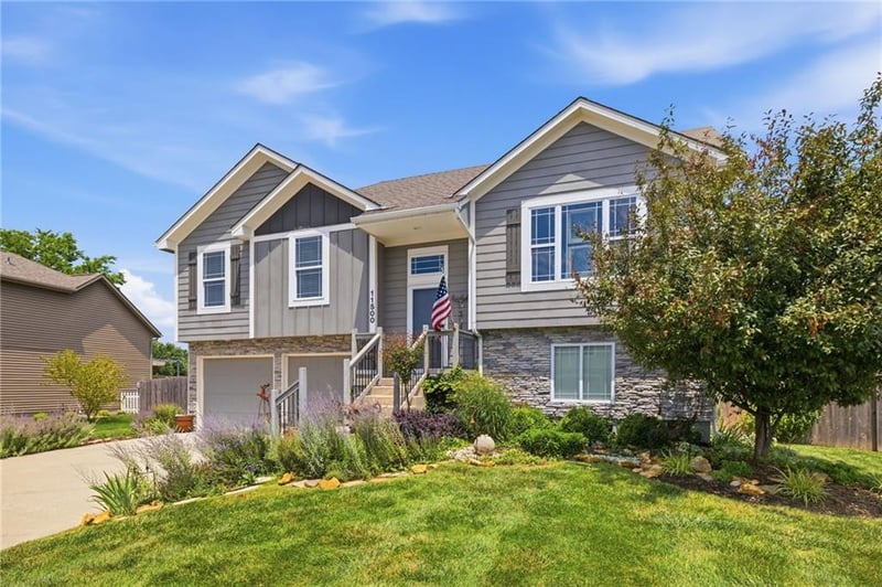 11500 207th Cir, Peculiar, MO 64078