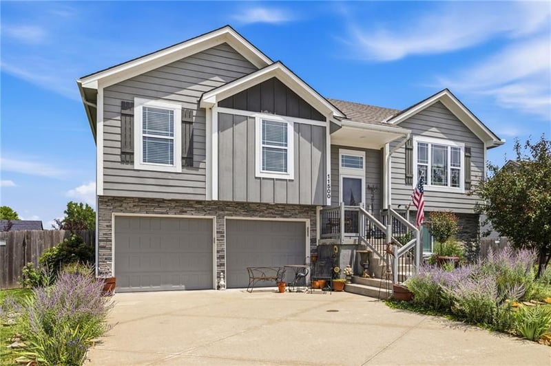 11500 207th Cir, Peculiar, MO 64078