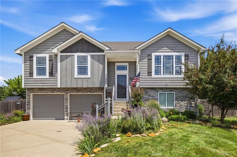 11500 207th Cir, Peculiar, MO 64078