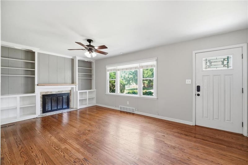 7423 Glenwood Ln, Overland Park, KS 66204
