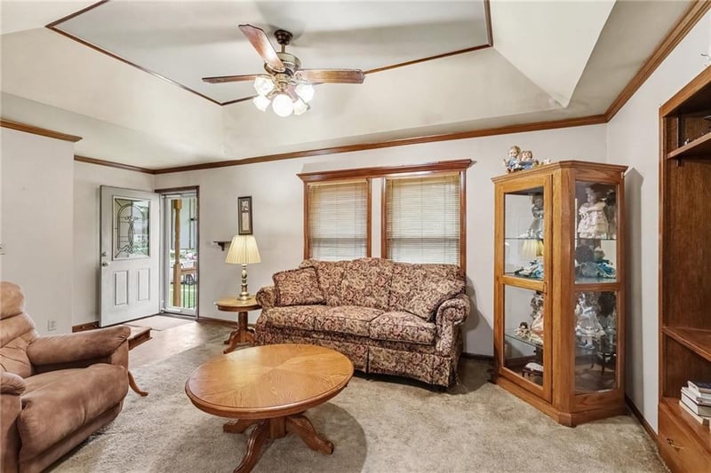 605 Westwind Dr, Lee's Summit, MO 64063