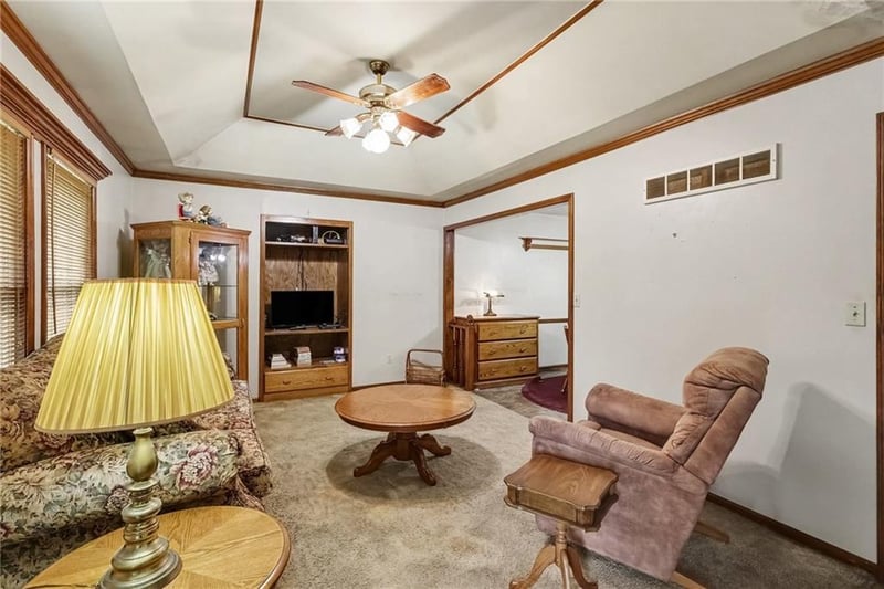 605 Westwind Dr, Lee's Summit, MO 64063