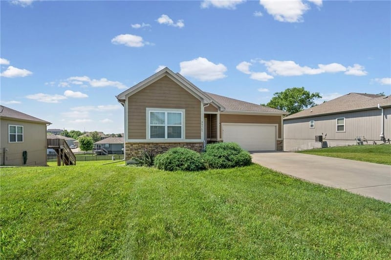 26165 W 141st Ct, Olathe, KS 66061