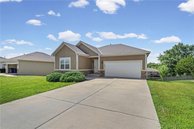 26165 W 141st Ct, Olathe, KS 66061
