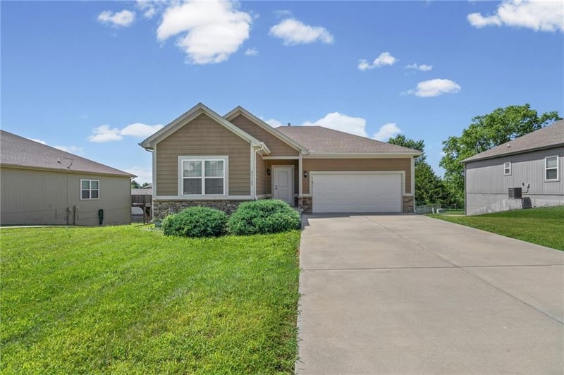 26165 W 141st Ct, Olathe, KS 66061