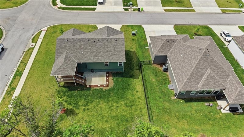 900 Crestwood Dr, Grain Valley, MO 64029