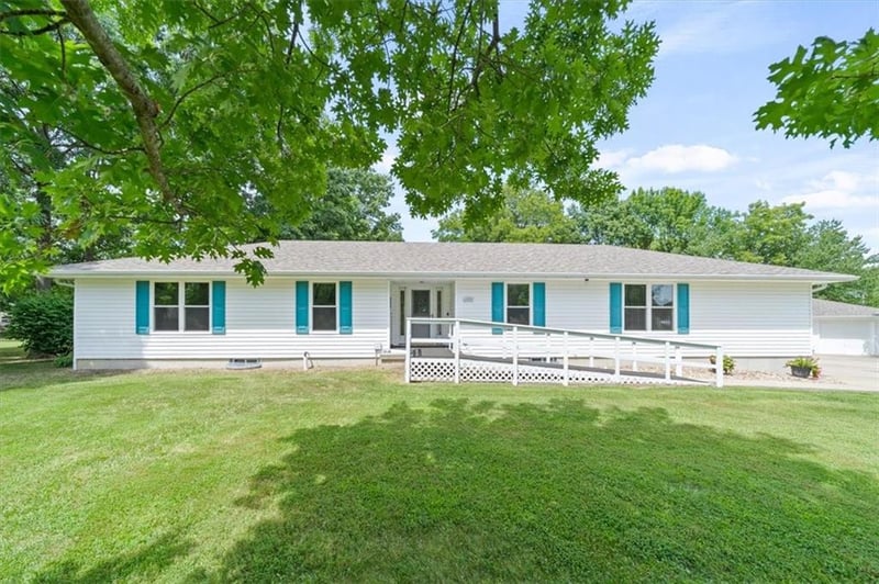609 Main St, East Lynne, MO 64743