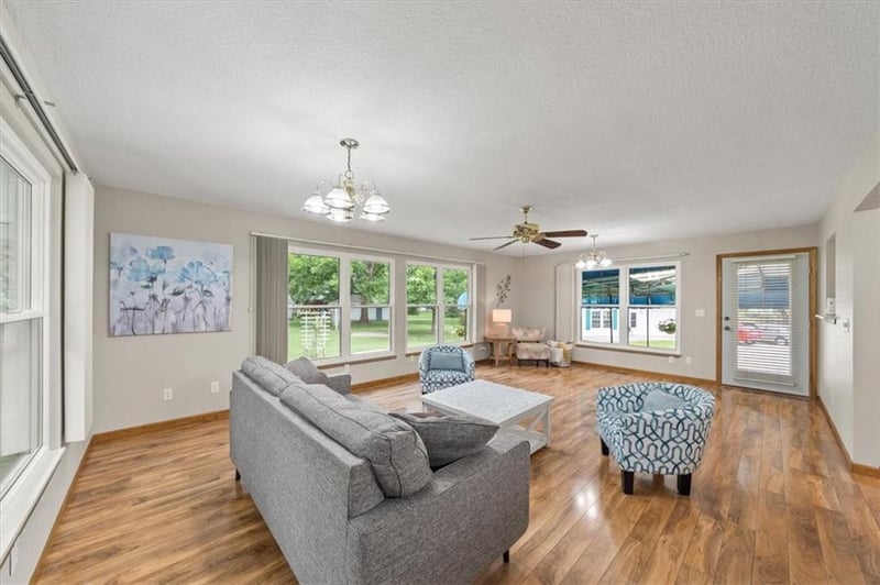 609 Main St, East Lynne, MO 64743