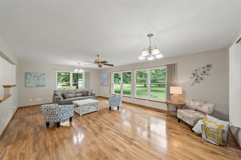 609 Main St, East Lynne, MO 64743