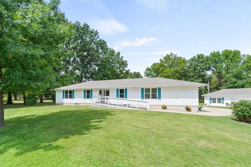 609 Main St, East Lynne, MO 64743
