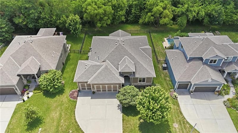 404 Mill Creek Dr, Lee's Summit, MO 64063