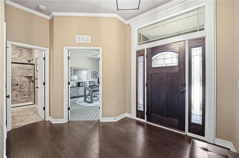 404 Mill Creek Dr, Lee's Summit, MO 64063