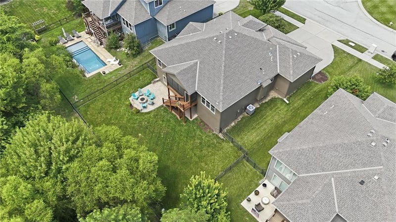404 Mill Creek Dr, Lee's Summit, MO 64063