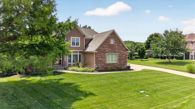 9406 Pleasant Ave, Kansas City, MO 64138