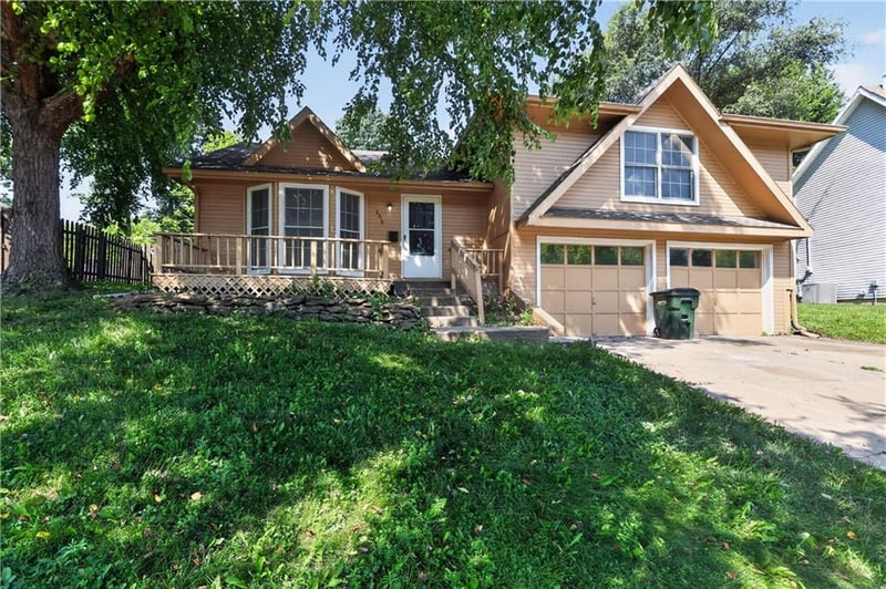 2314 Cambridge St, Leavenworth, KS 66048