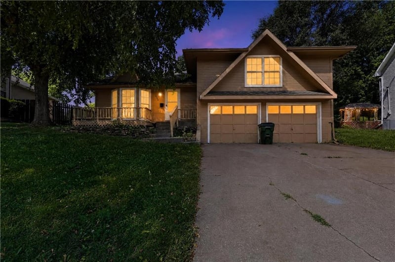 2314 Cambridge St, Leavenworth, KS 66048