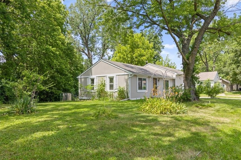 1618 Mccoy St, Independence, MO 64055