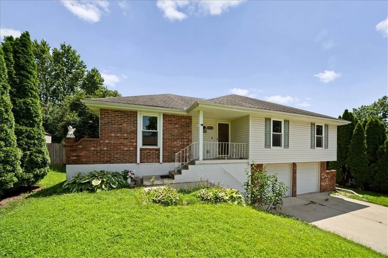 2924 Walnut St, Blue Springs, MO 64015