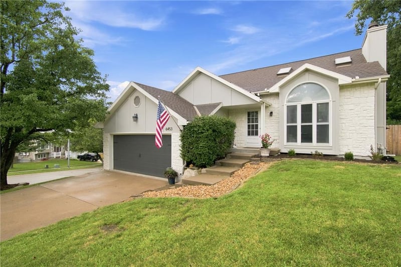 6453 Amoret Ave, Kansas City, MO 64151