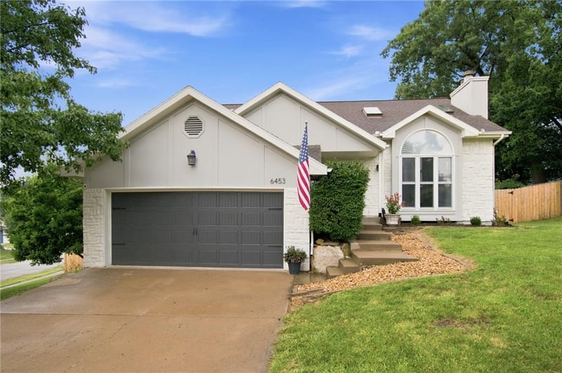 6453 Amoret Ave, Kansas City, MO 64151