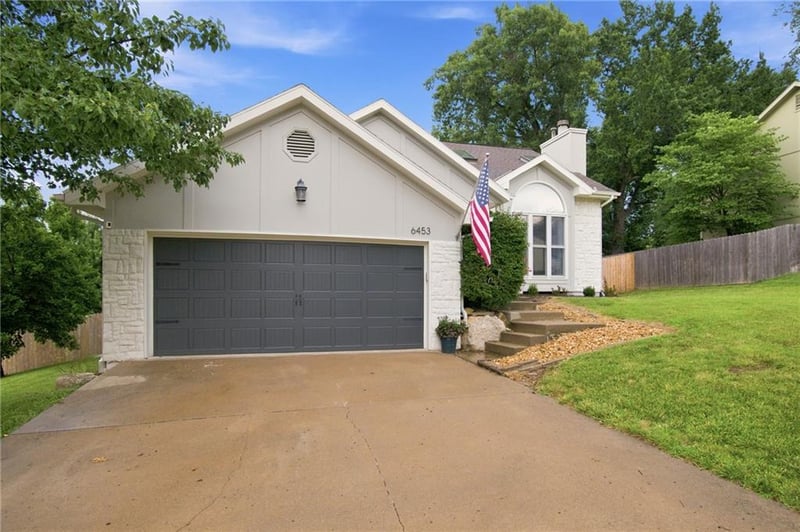 6453 Amoret Ave, Kansas City, MO 64151