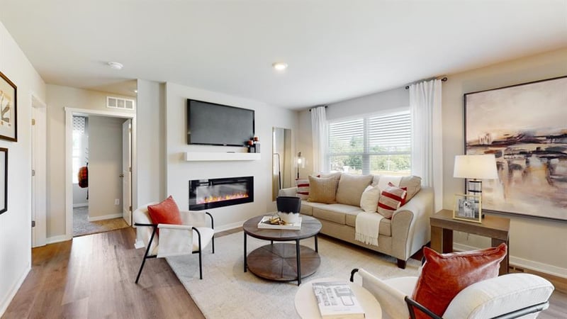 2103 Creek View Ln, Raymore, MO 64083