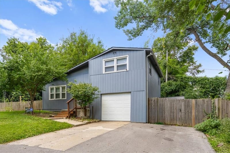 2918 9th Pl, Kansas City, KS 66103