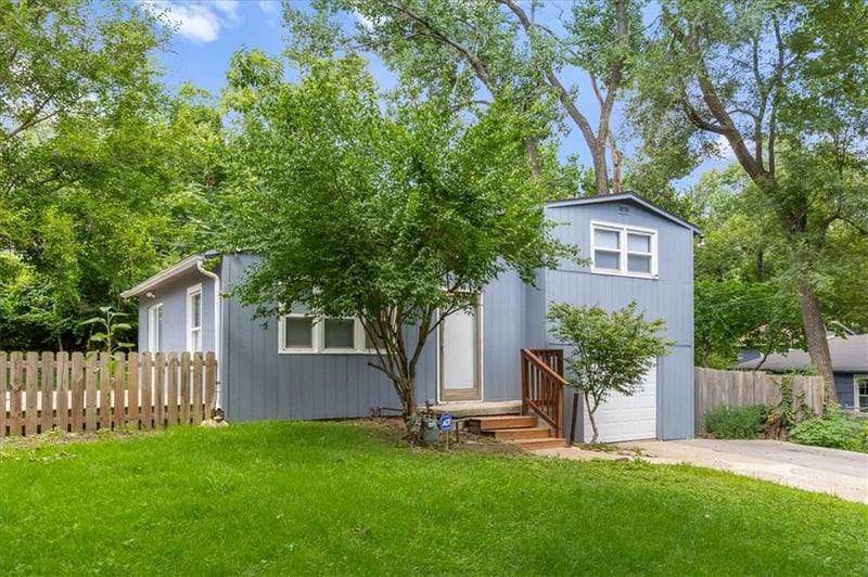 2918 9th Pl, Kansas City, KS 66103