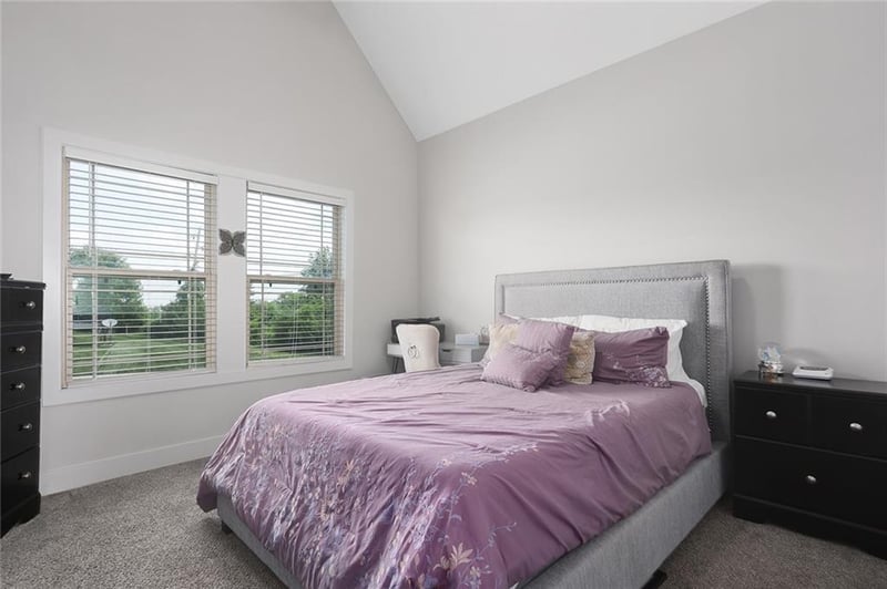 835 Lone Hill Dr, Lee's Summit, MO 64064