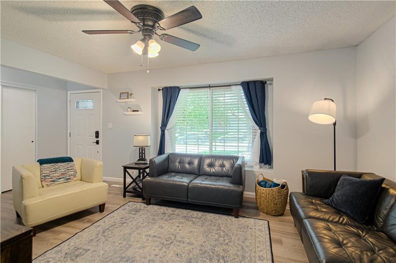 209 Palo Dr, Blue Springs, MO 64014
