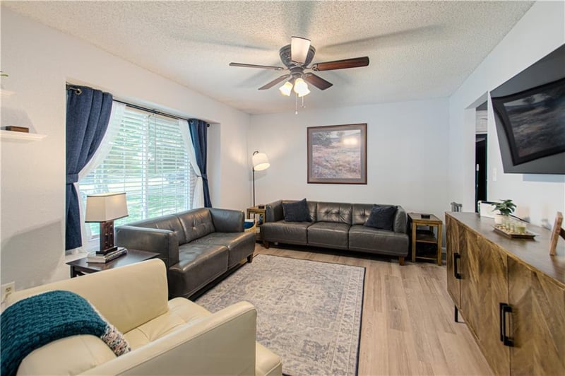 209 Palo Dr, Blue Springs, MO 64014
