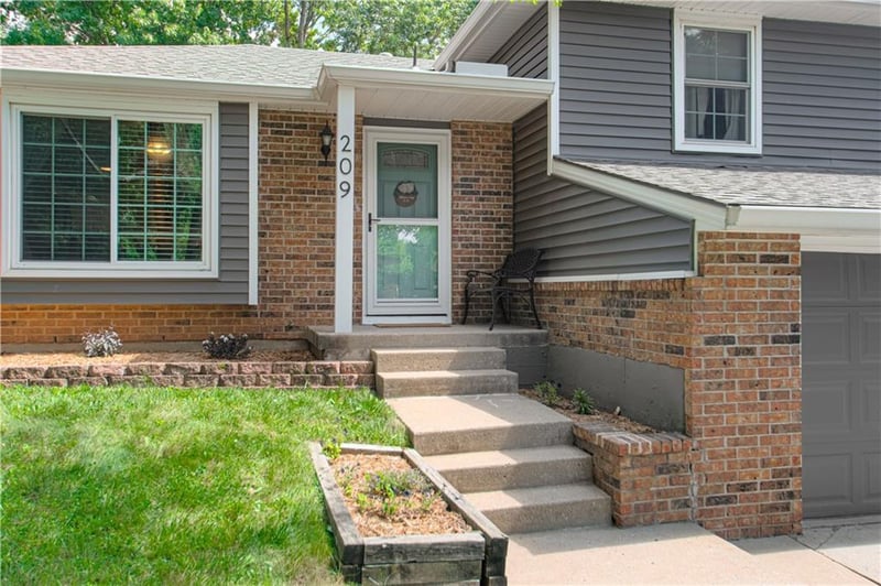 209 Palo Dr, Blue Springs, MO 64014