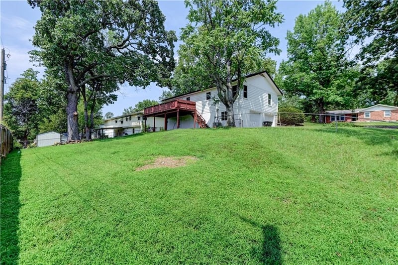 2820 Berry Ln, Independence, MO 64057