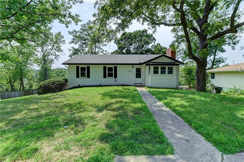 2820 Berry Ln, Independence, MO 64057