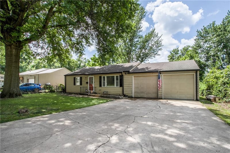 12710 7th St, Grandview, MO 64030