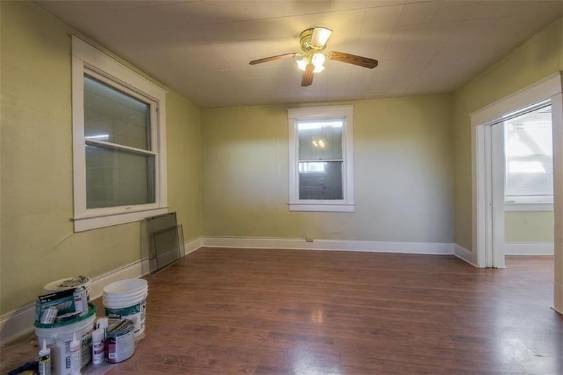 318 10th St, Kansas City, KS 66102