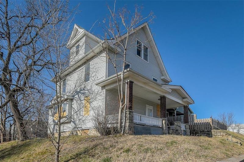 318 10th St, Kansas City, KS 66102
