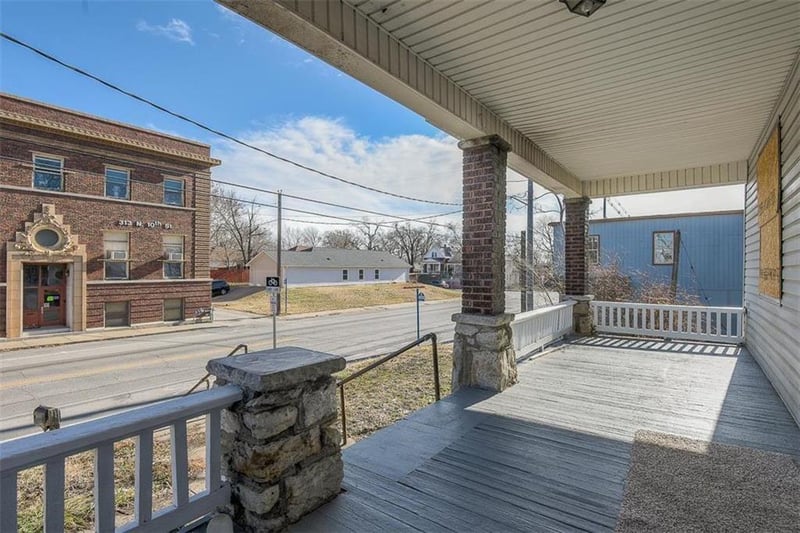 318 10th St, Kansas City, KS 66102