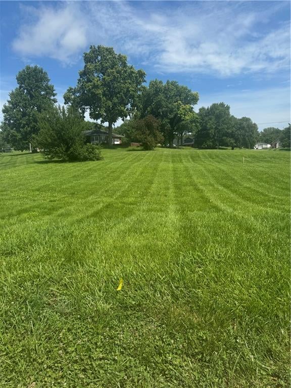 4311 Hidden Valley Dr, St Joseph, MO 64506