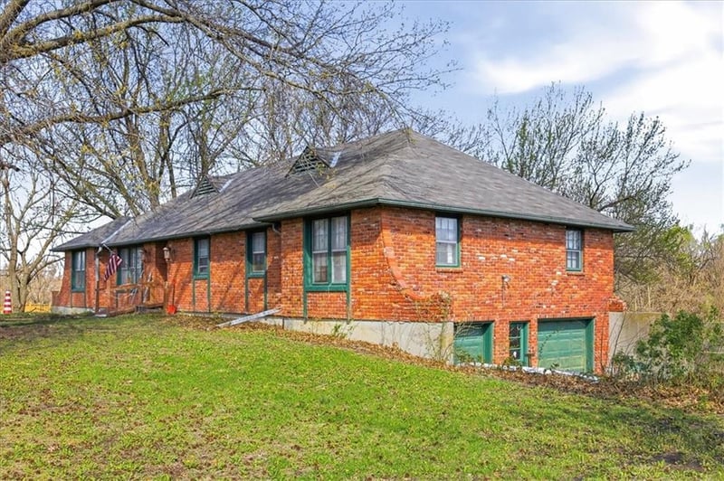 15116 Chestnut St, Basehor, KS 66007