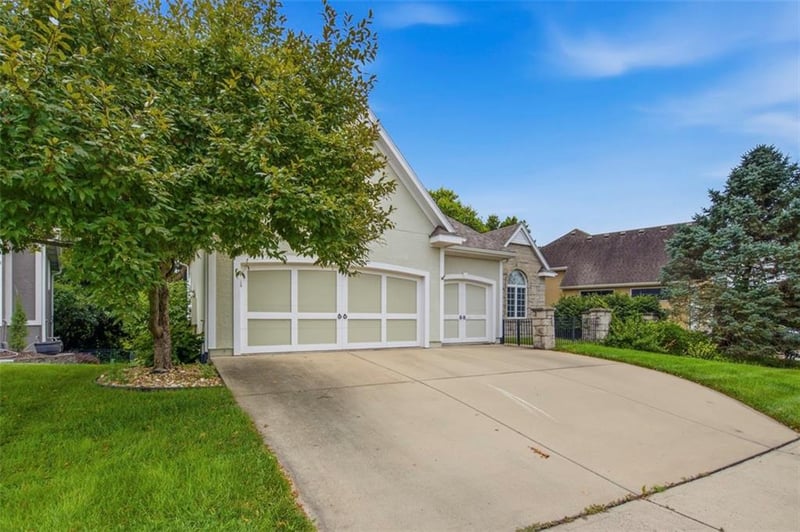 4809 W 162nd St E, Overland Park, KS 66085