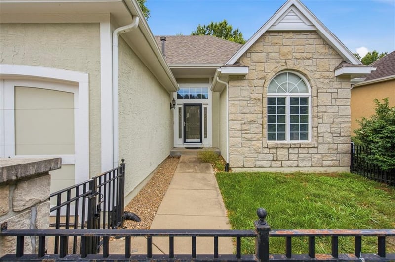 4809 W 162nd St E, Overland Park, KS 66085