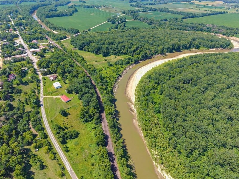 653 2nd St, Spickard, MO 64683