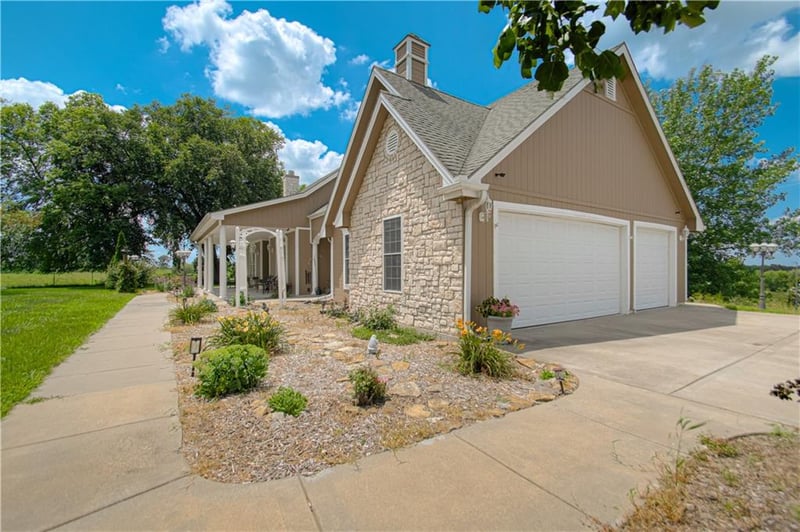 5292 169 Hw, Trimble, MO 64492