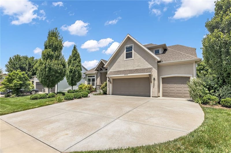 8904 W 166 St, Overland Park, KS 66085