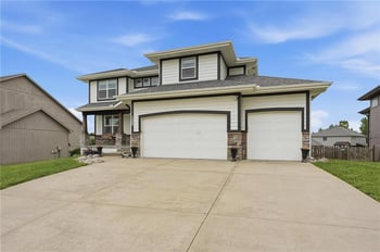 1305 NE 107th St, Kansas City, MO 64155