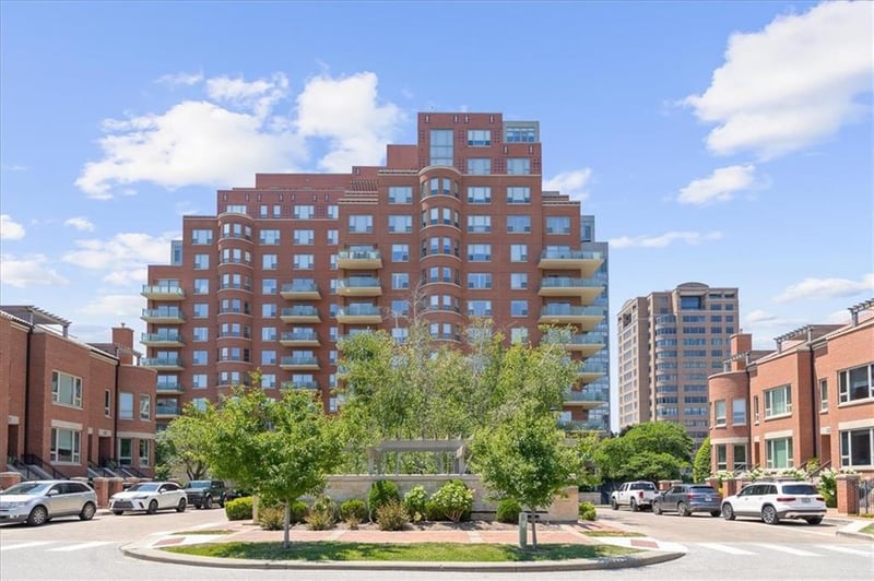4950 Central St #906, Kansas City, MO 64112
