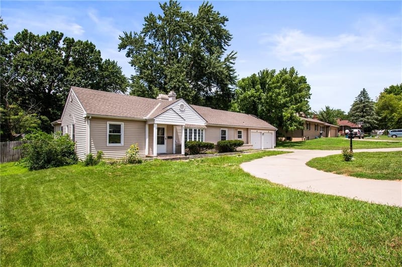 2726 Crysler Ave, Independence, MO 64052
